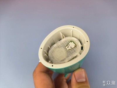 以为遇到了泳池生化人,没想到是健康先锋